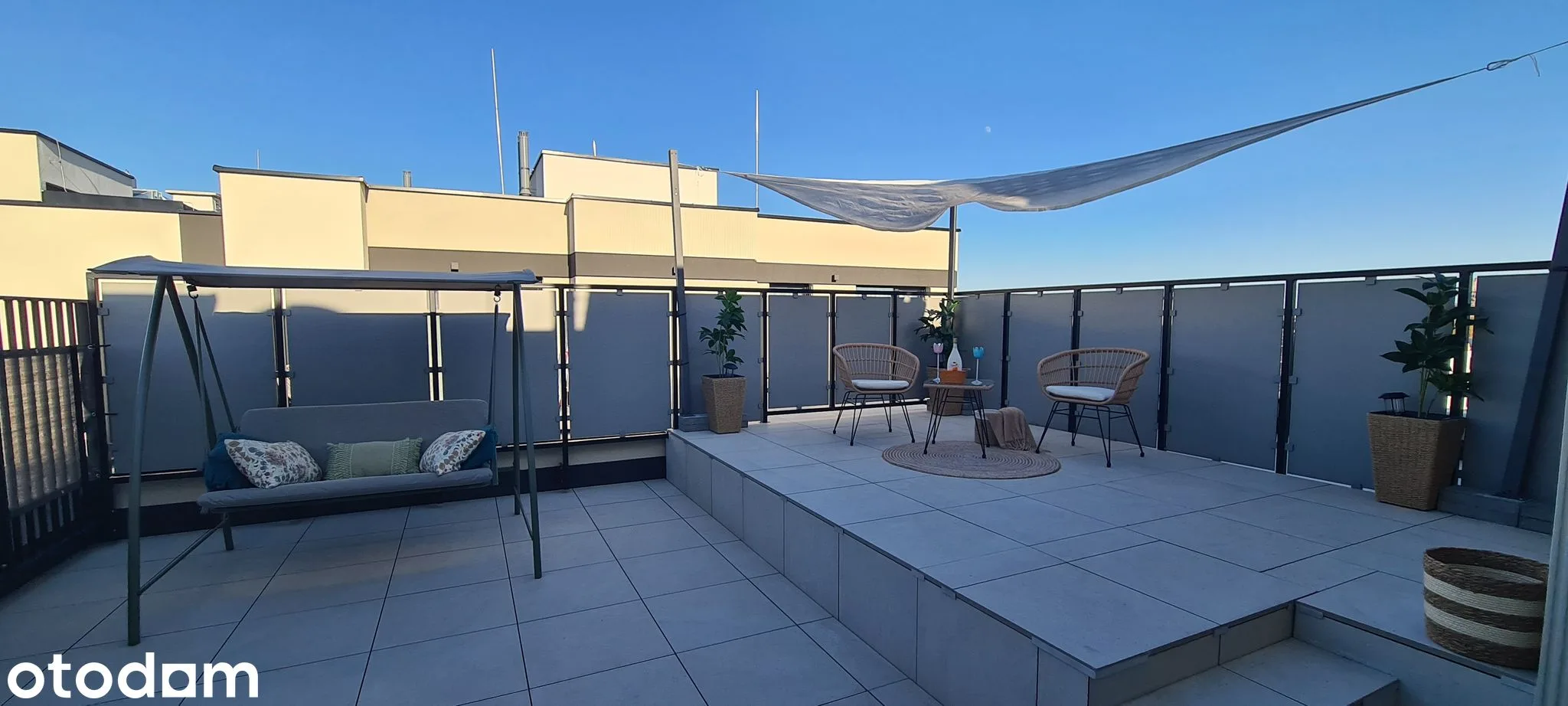 Top-floor studio with terrace