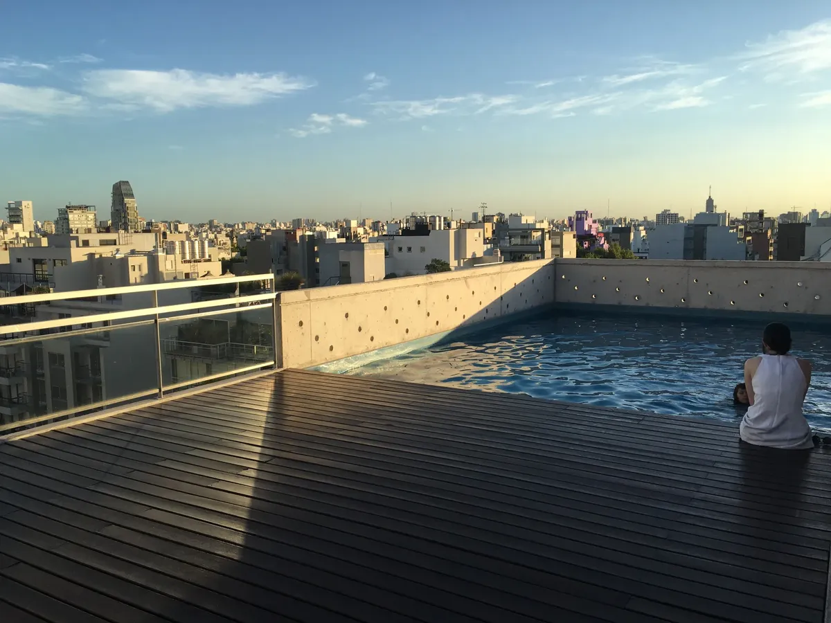 Monoambiente amoblado con balcón