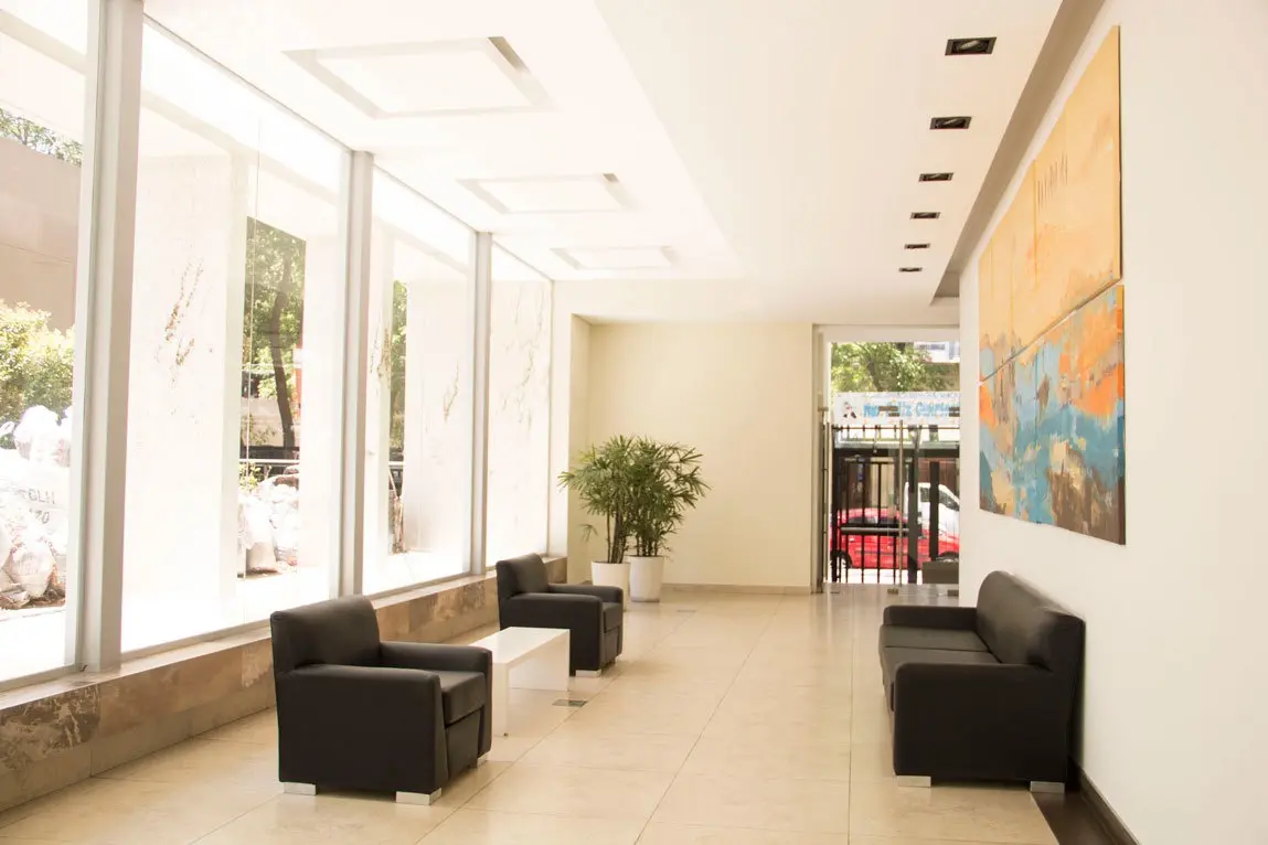 1 quarto, varanda e piscina