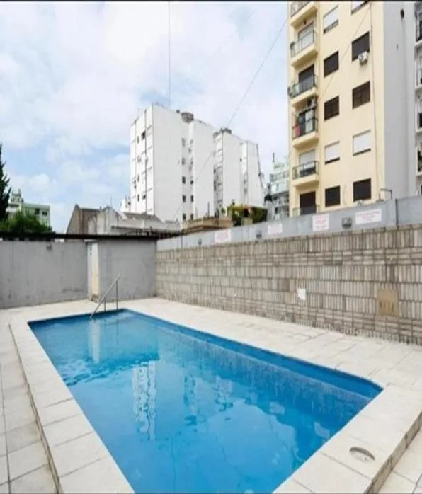 Frente com varanda e amenities