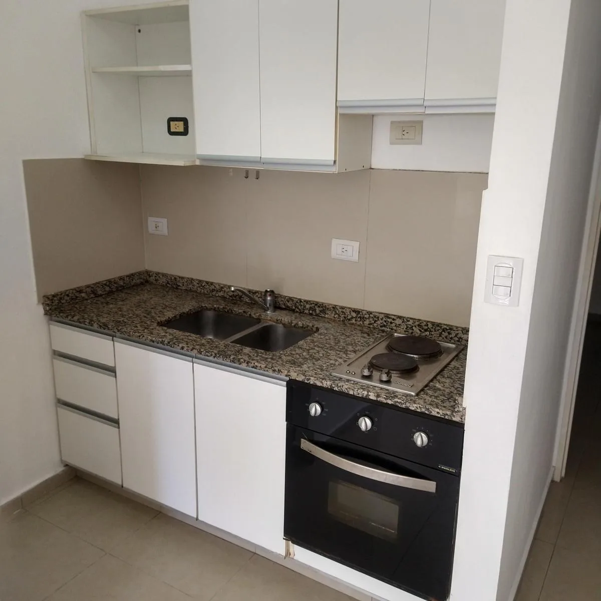 Frente com varanda e amenities