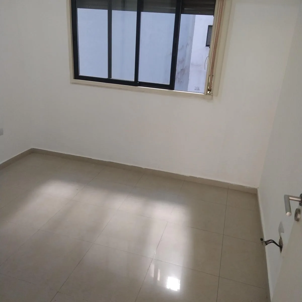 Frente com varanda e amenities