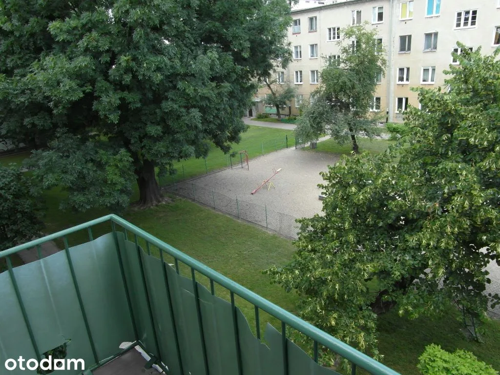 Квартира 30 м², балкон, метро 80 м