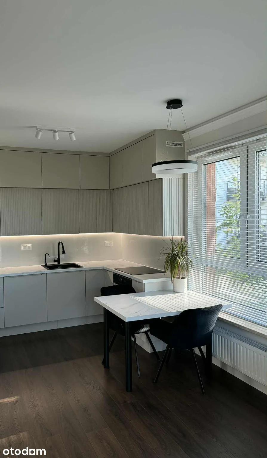1 bedroom with parking and gym, Włochy