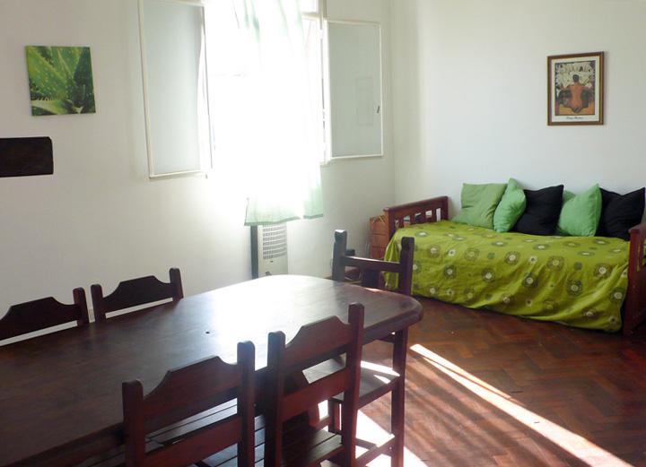 Apartamento de dois ambientes com terraço privativo em Chacarita