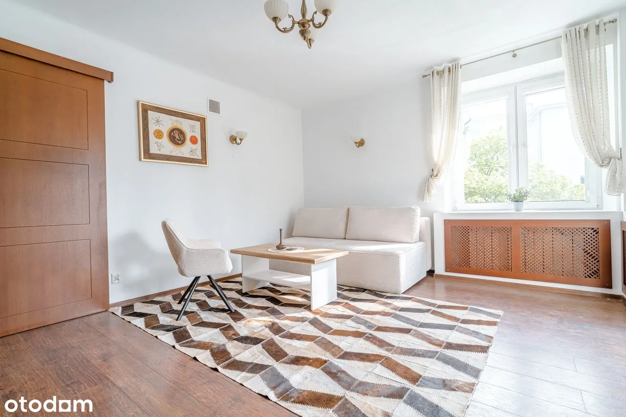 One-bedroom apartment on Elektoralna Street in Śródmieście