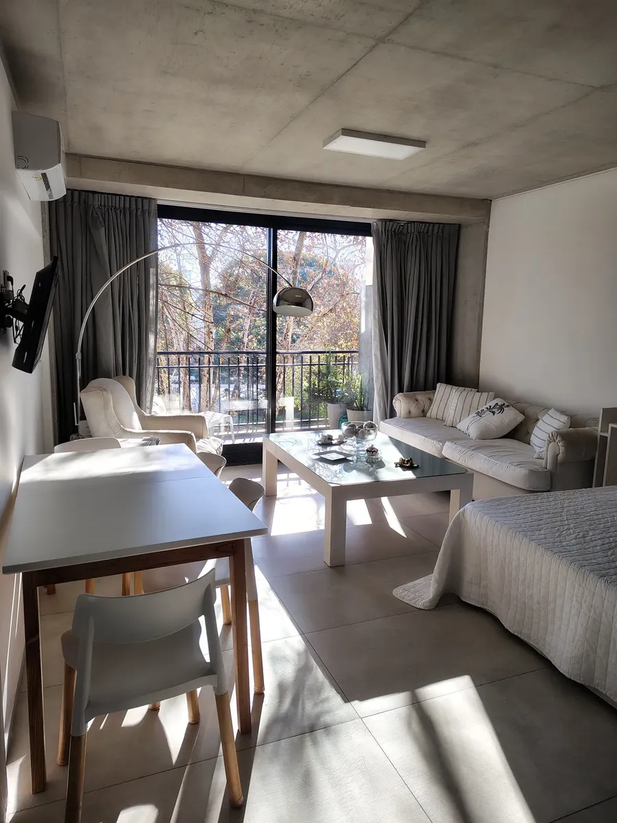 Kitnet com varanda, Colegiales