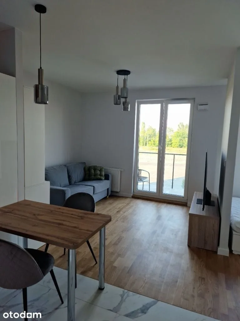 Kawalerka z siłownią i balkonem, Włochy