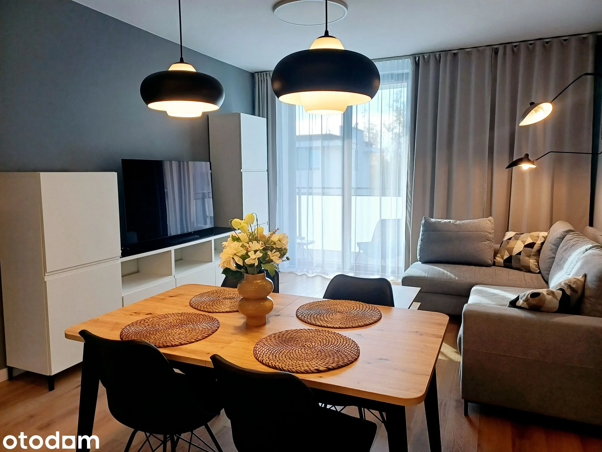 3 rooms with AC and balcony