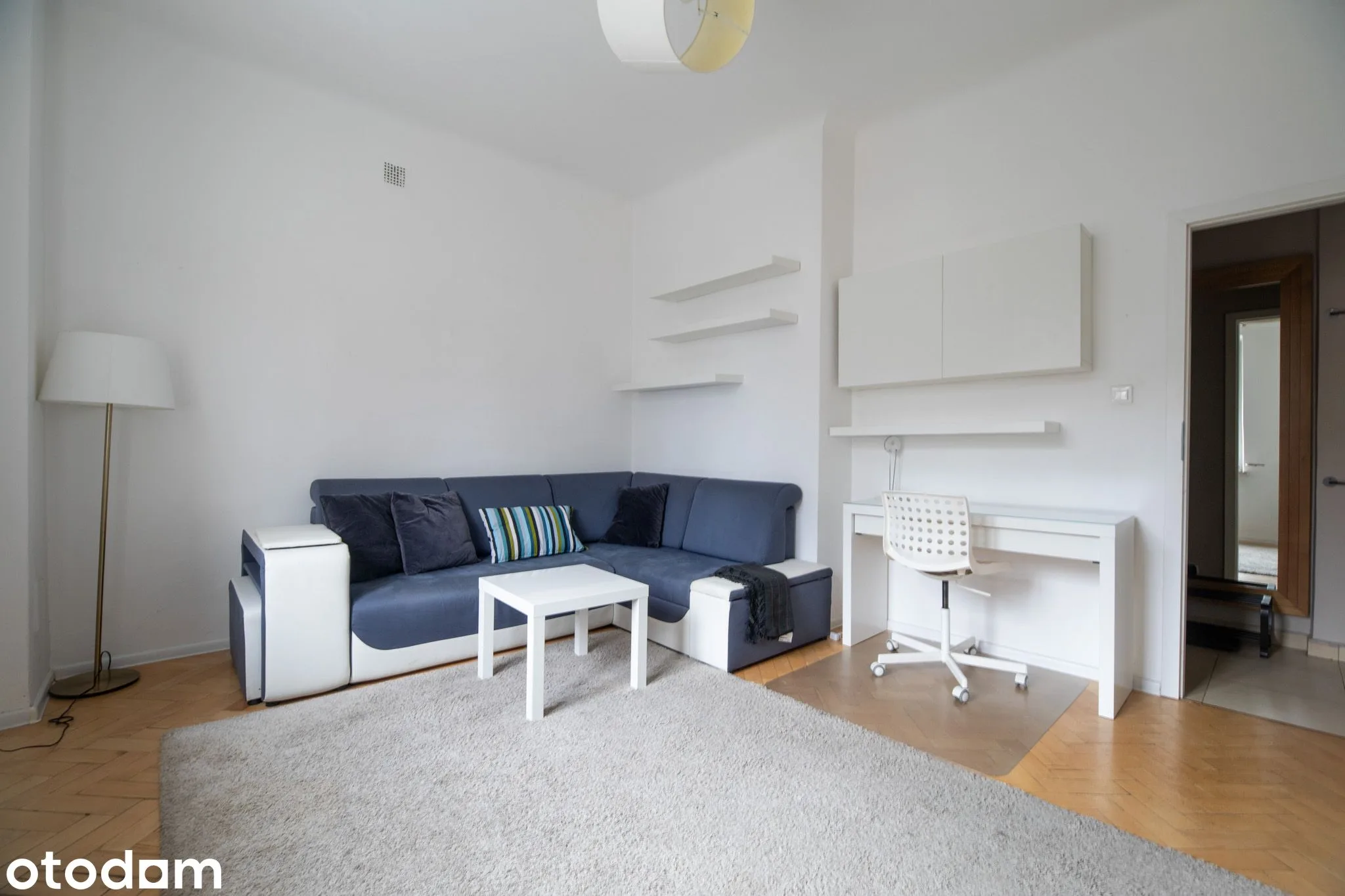 1 bedroom with parking and garden, Wola