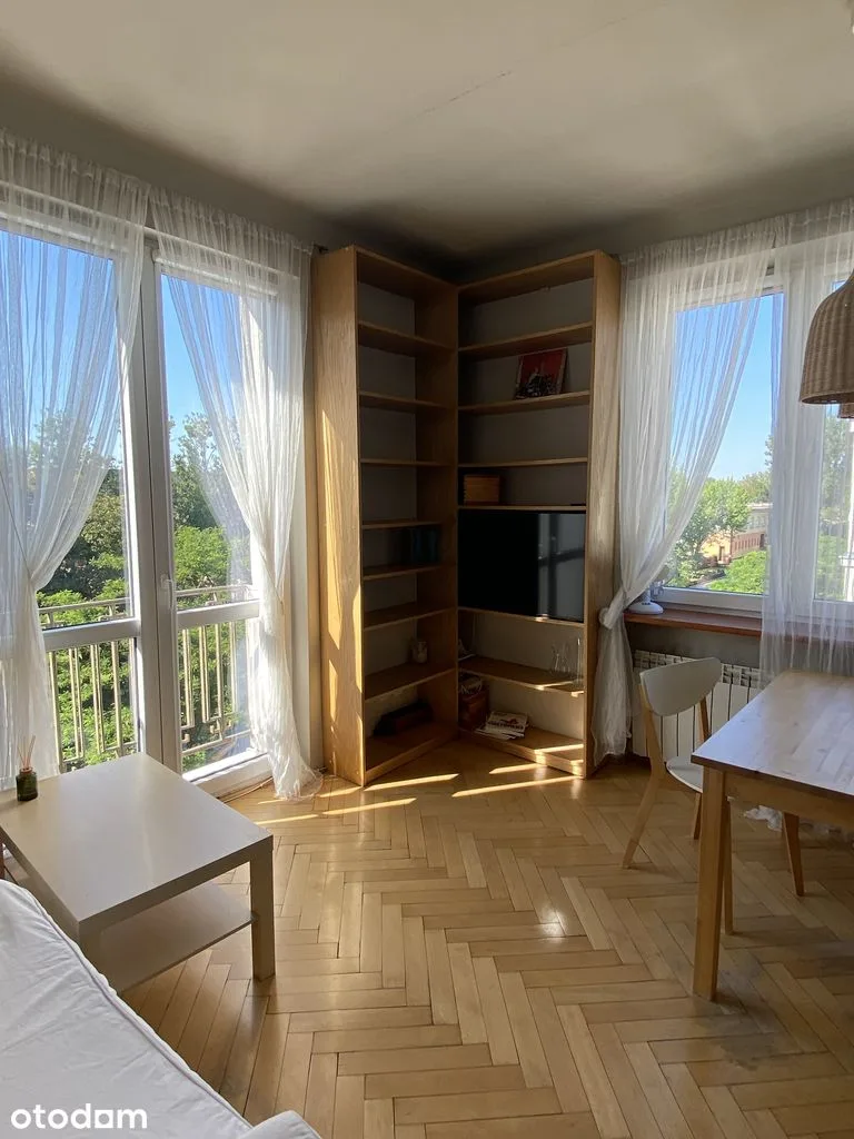 34 m², two French balconies