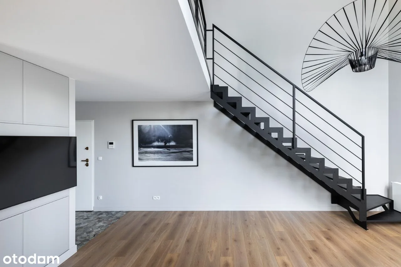 Unfurnished one-bedroom apartment with mezzanine in Praga-Północ