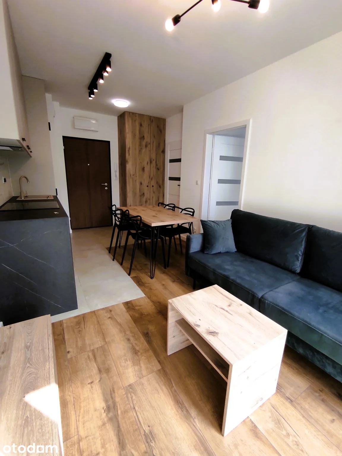 2 pokoje, balkon, garaż